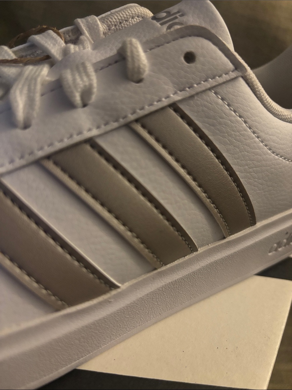adidas Women’s White Sneakers Grand Court 2.0 with Accents 8.5 New - Picture 3 of 5